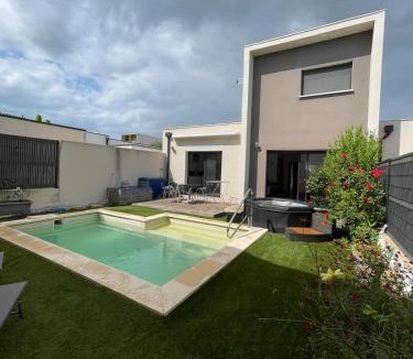 Juvignac House | Agréable et lumineuse maison t4 air conditionné piscine jacuzzi parking