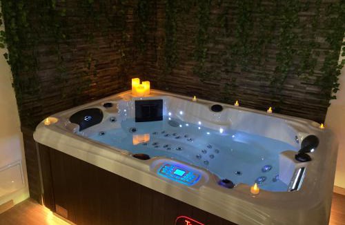 Bethisy-Saint-Martin Apartment | Agréable maisonnette de ville avec jacuzzi