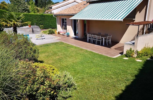 Saint-Jean Villa | Agréable Maison Avec Piscine Chauffée et Jardin, Idéale Pour les Familles
