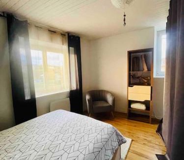 Roiffieux House | Agréable maison de village avec balcon