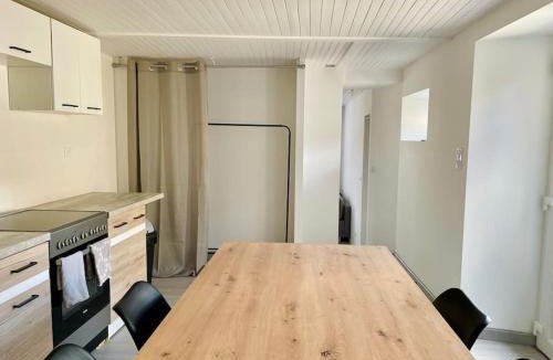 Roiffieux House | Agréable maison de village avec balcon