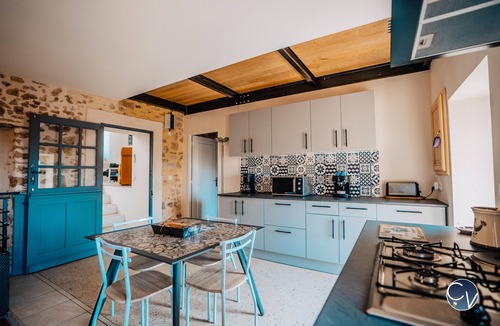 Pougnadoresse House | Agréable Maison en Pierre Climatisée Avec Terrasse