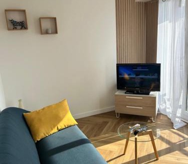 Pau Nord Apartment | Agréable Studio Chantilly avec balcon et parking securisé