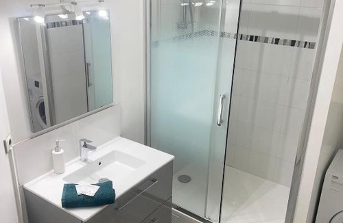 Montigny-le-Bretonneux Apartment | Agréable T2 RERC Parking Privé