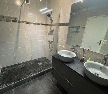 Cuire Apartment | Agréable T3 avec Balcon et Parking Inclus