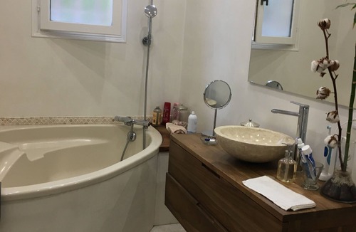Roquemaure House | Agréable Villa Avec Cour Privée, Jardin Avec Barbecue, Terrasse et Piscine