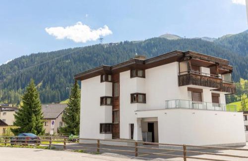 Davos-Platz Apartment | Agrimonia - möbilierte Ferienwohnung mit Balkon