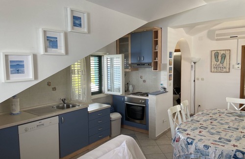Maslinica Apartment | Agrimony penthouse in private stately villa