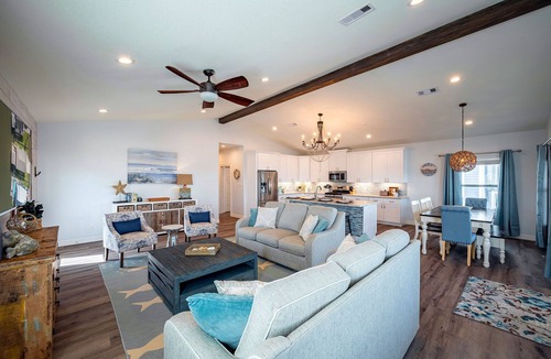 Jamaica Beach House | Agua Vista Waterfront Home 💥Hot Tub💥Sun Deck-Fish off Patio🎣Kayaks provided🛶