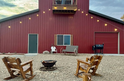 Hutchinson County House | -AH Barn has very unique accommodations with great views in the SD prairie. .