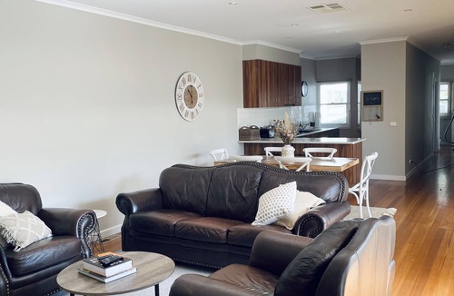 Queenscliff House | Ah, Bethune St, Beach Escape.
