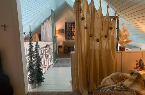 Levelland House | Ahava Honey Farm Cottage