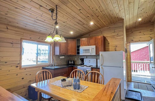 Magnetawan Cabin | Ahmic Lake Resort's Black Bear Cottage