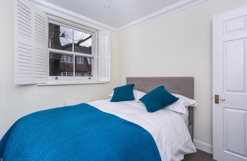 Earl's Court Apartment | Ahometorent - Charming Apartment