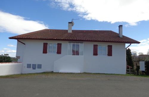 Hasparren Apartment | Ahurtenia