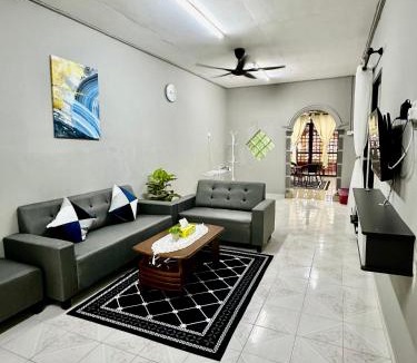 Kampung Seberang Takir House | Ai inap Homestay