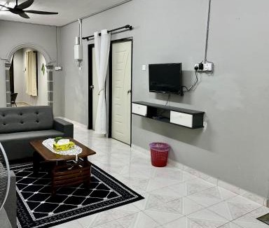Kampung Seberang Takir House | Ai inap Homestay