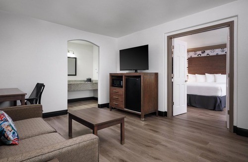 Greater South River City Hotel | Aiden Austin City Hotel