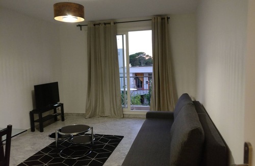 Les Beaux-Arts Apartment | Aiguelongue, head in the stars