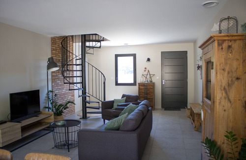 Laval-Saint-Roman Apartment | AIGUEZE, Gite N°2 Air-conditioned with swimming pool