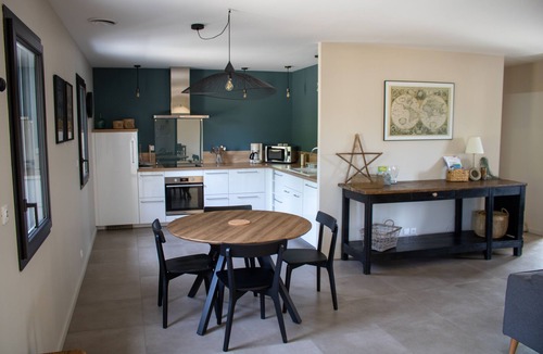 Laval-Saint-Roman Apartment | Aiguèze, Gîte N°5 air-conditioned with swimming pool