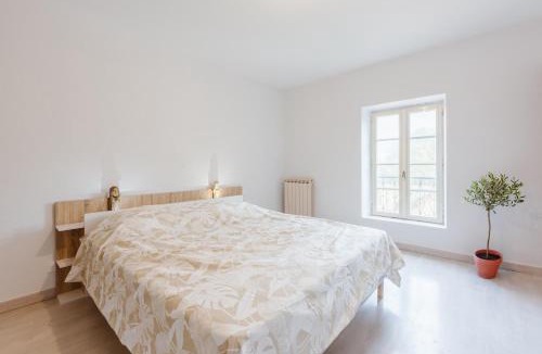 Grisolles House | Aile château de Saint-Sarnin pour 14 personnes avec piscine