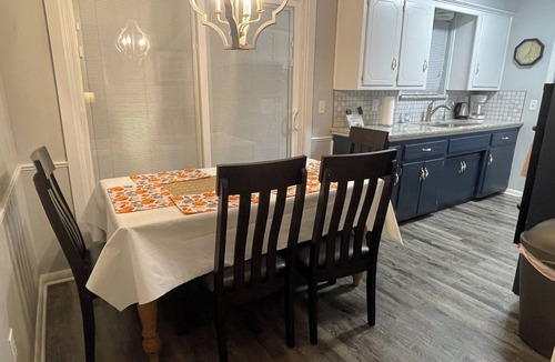 Moore House | Aimee's Place- Comfy and Close to Everything!