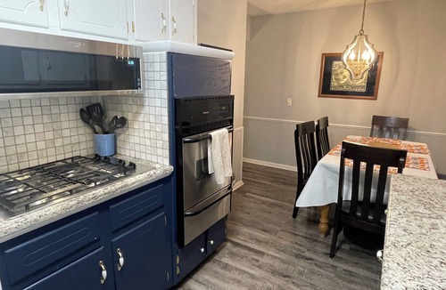 Moore House | Aimee's Place- Comfy and Close to Everything!
