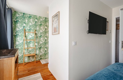 Aigrefeuille-d'Aunis Bed & Breakfast | Aimy Room – Bright, Welcoming, and Full of Life