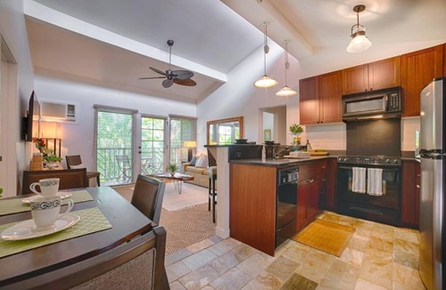 Historic Lahaina Front Street Apartment | AINA NALU 2BR CONDO BY FRONT ST AND BEACH