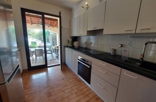 Saint-Genis Villa | Air-conditioned villa with private pool and pets allowed