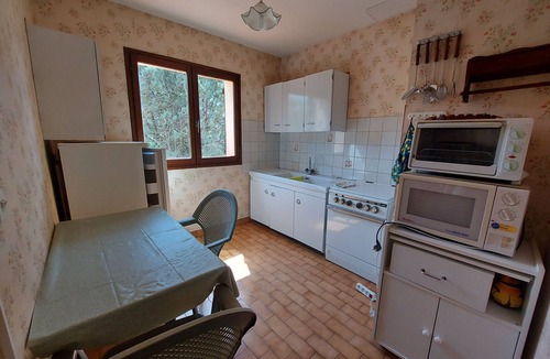 Saint-Genis Villa | Air-conditioned villa with private pool and pets allowed