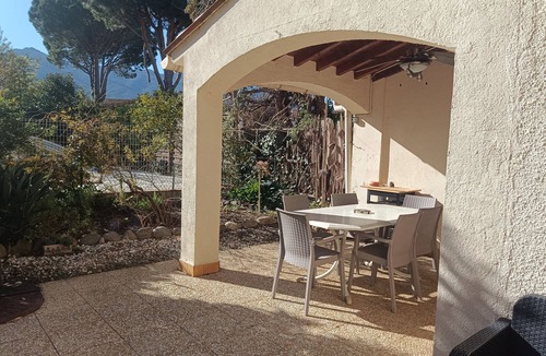 Saint-Genis Villa | Air-conditioned villa with private pool and pets allowed