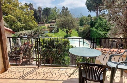 Saint-Genis Villa | Air-conditioned villa with private pool and pets allowed