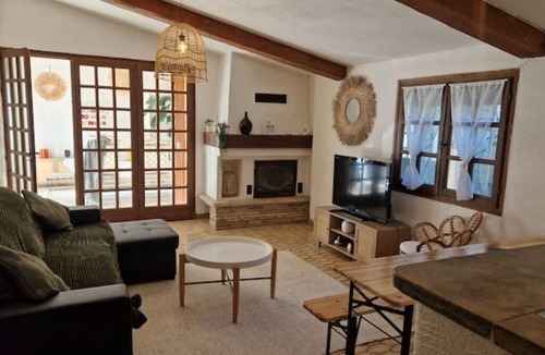 Saint-Laurent-des-Arbres House | Air-conditioned house for 6 in the countryside near Avignon