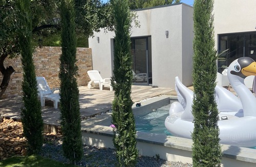 Villeneuve-les-Avignon Villa | Air-conditioned villa with pool in quiet location close to amenities