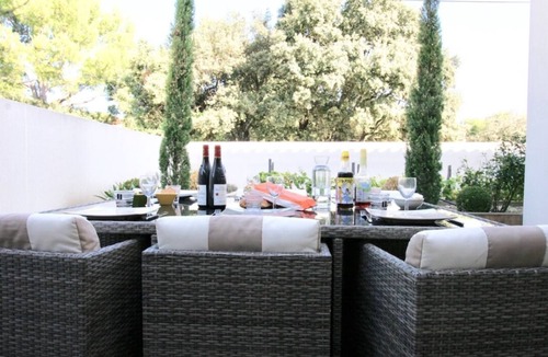 Villeneuve-les-Avignon Villa | Air-conditioned villa with pool in quiet location close to amenities