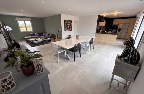 Allegre Les Fumades House | Air-conditioned villa with private pool