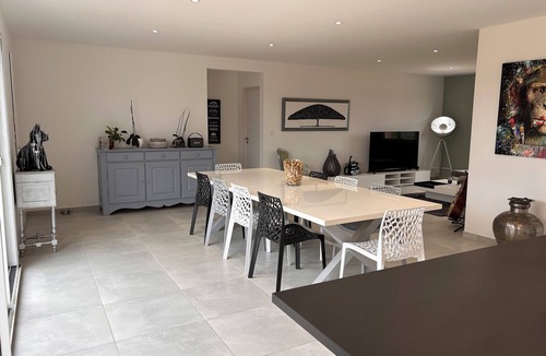 Allegre Les Fumades House | Air-conditioned villa with private pool