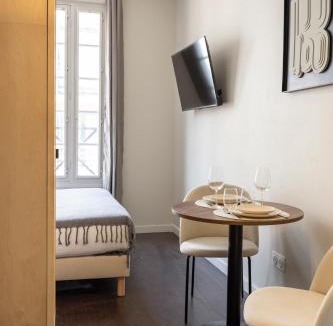 Le Pre-Saint-Gervais Apartment | Air-conditioned and cozy haven