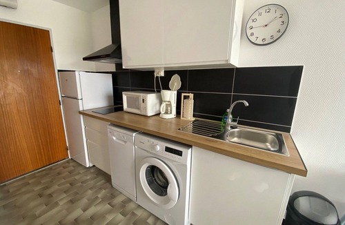 Balaruc-les-Bains Apartment | Air-conditioned studio near thermal baths, pets allowed