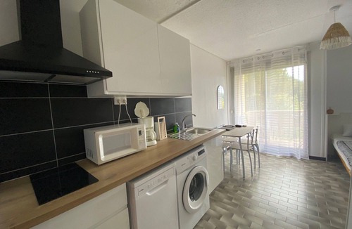 Balaruc-les-Bains Apartment | Air-conditioned studio near thermal baths, pets allowed
