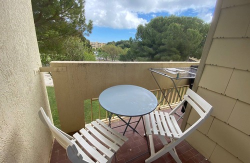 Balaruc-les-Bains Apartment | Air-conditioned studio near thermal baths, pets allowed