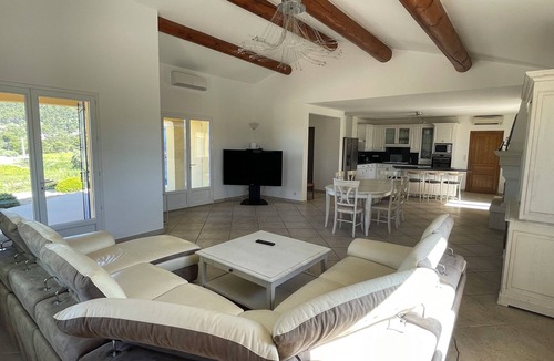 Beaumes-de-Venise Villa | Air-conditioned house between vineyards and olive groves: 4 bedrooms and private pool