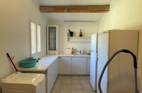 Beaumes-de-Venise Villa | Air-conditioned house between vineyards and olive groves: 4 bedrooms and private pool