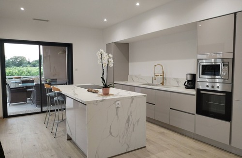 Pont-Saint-Esprit Villa | Air-conditioned villa, heated pool, vineyard view, calm setting