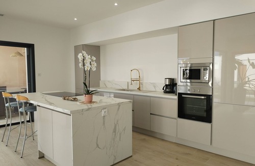 Pont-Saint-Esprit Villa | Air-conditioned villa, heated pool, vineyard view, calm setting