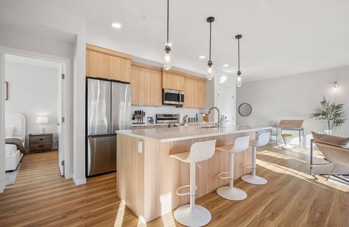 Southeast Calgary Apartment | Air Conditioned 2 BR Luxury Suite/w King Bed