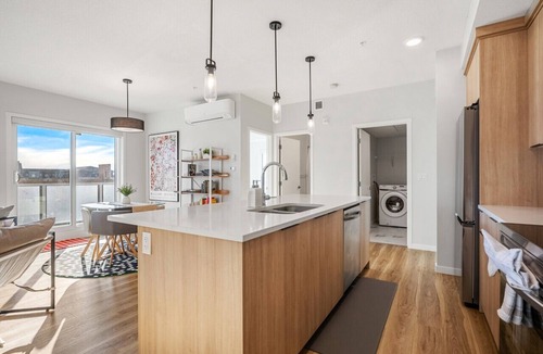 Southeast Calgary Apartment | Air Conditioned 2 BR Luxury Suite/w King Bed