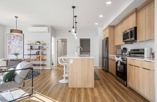 Southeast Calgary Apartment | Air Conditioned 2 BR Luxury Suite/w King Bed